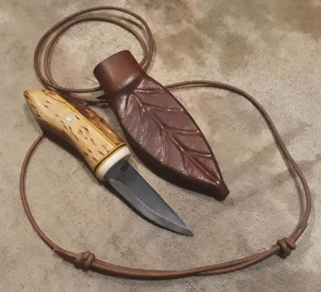 Leaf knife